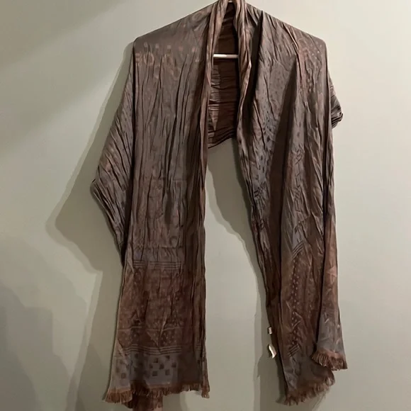 Light Scarf - Picture 1 of 4